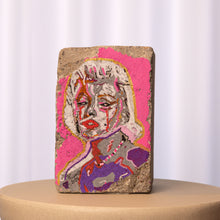 Indlæs billede til gallerivisning Marilyn<br>20 x 13 x 13 cm.<br>Akryl på beton