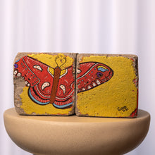 Indlæs billede til gallerivisning Natsværmer<br>27 x 20 x 13 cm.<br>Akryl på beton