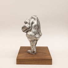 Indlæs billede til gallerivisning <font color="blue">Støt Lokal Kunst</font><br>RO<br>19x19x26 cm.<br><font color="#c0c0c0">Aluminium</font>