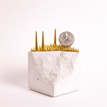 Indlæs billede til gallerivisning Savanne - Måne over Savanne<br>Skulptur<br>10x10x15,5 cm.