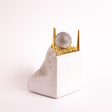 Indlæs billede til gallerivisning Savanne - Måne over Savanne<br>Skulptur<br>10x10x15,5 cm.