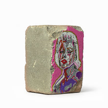 Indlæs billede til gallerivisning Marilyn<br>20 x 13 x 13 cm.<br>Akryl på beton