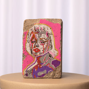 Marilyn<br>20 x 13 x 13 cm.<br>Akryl på beton