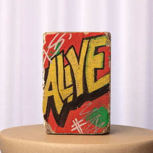 Elvis is Alive<br>20 x 13 x 13 cm.<br>Akryl + similisten på beton