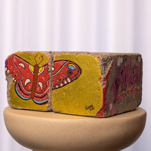 Natsværmer<br>27 x 20 x 13 cm.<br>Akryl på beton