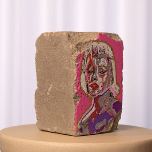 Marilyn<br>20 x 13 x 13 cm.<br>Akryl på beton
