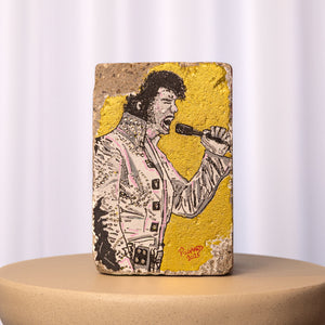 Elvis is Alive<br>20 x 13 x 13 cm.<br>Akryl + similisten på beton