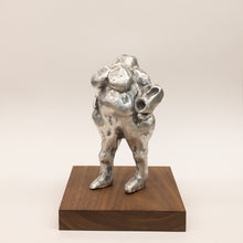 Indlæs billede til gallerivisning <font color="blue">Støt Lokal Kunst</font><br>RO<br>19x19x26 cm.<br><font color="#c0c0c0">Aluminium</font>
