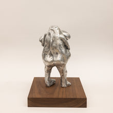 Indlæs billede til gallerivisning <font color="blue">Støt Lokal Kunst</font><br>RO<br>19x19x26 cm.<br><font color="#c0c0c0">Aluminium</font>
