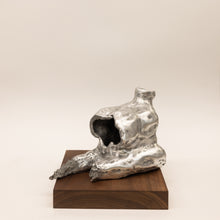 Indlæs billede til gallerivisning <font color="blue">Støt Lokal Kunst</font><br>STYRKE<br>19x19x17 cm.<br><font color="#c0c0c0">Aluminium</font>
