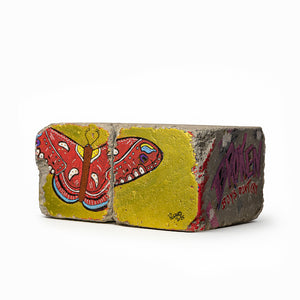 Natsværmer<br>27 x 20 x 13 cm.<br>Akryl på beton