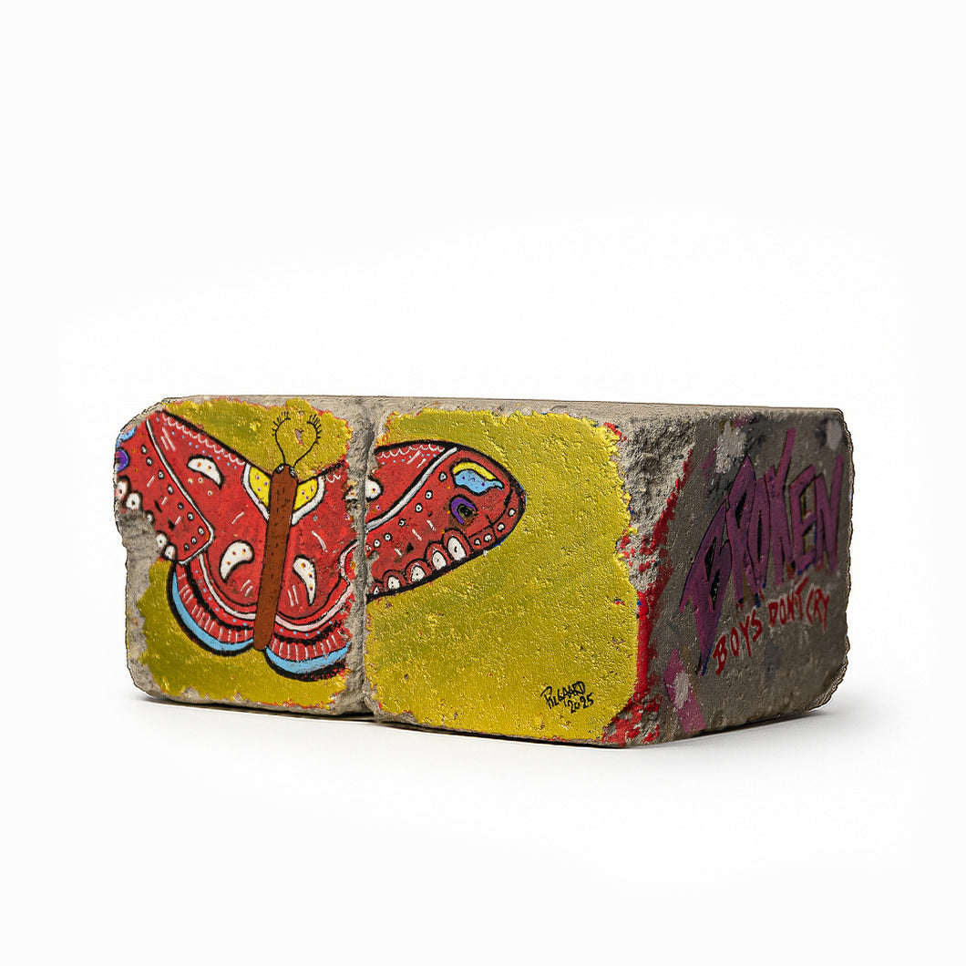 Natsværmer<br>27 x 20 x 13 cm.<br>Akryl på beton
