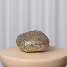 Indlæs og afspil video i gallerivisning Ædelsten - Diamant&lt;br&gt;Skulptur&lt;br&gt;18x16x10 cm.
