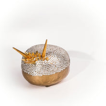 Indlæs og afspil video i gallerivisning Ædelsten - Gylden Krystal&lt;br&gt;Stor&lt;br&gt;Skulptur&lt;br&gt;20x11,5x12,5 cm.
