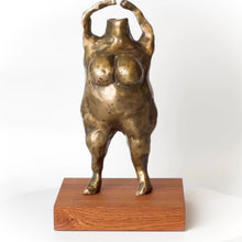 Load and play video in Gallery viewer, <font color="#CD7F32">Bronze sculpture</font><br>SHIELD<br>19x19x23 cm.
